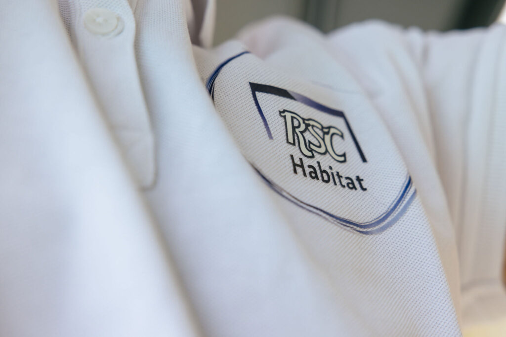 PHOTO D'UN T-SHIRT DE L'ENTREPRISE RSC HABITAT RUMILLY